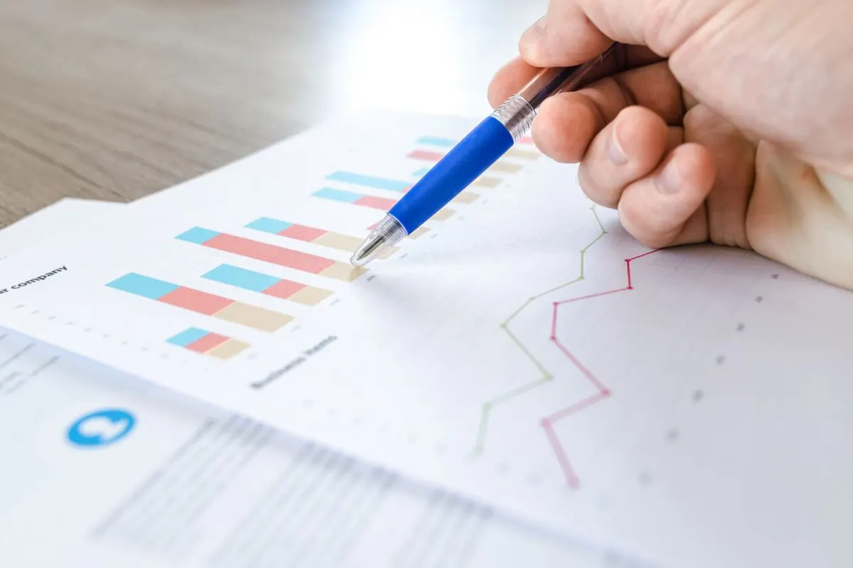 Tracking charts annotated with a pen